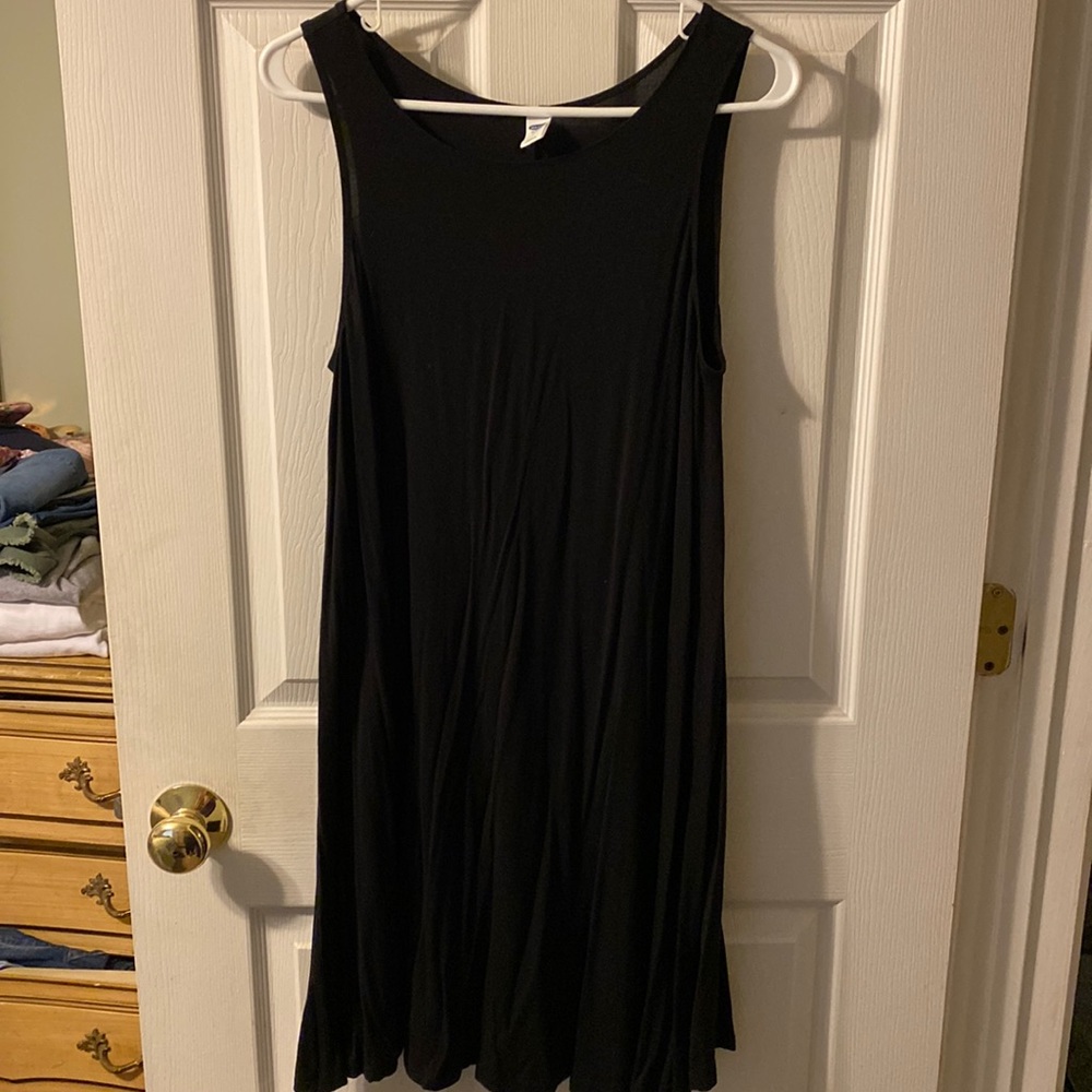 Black sleeveless dress